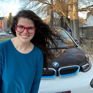 Meet your Posher, Laura